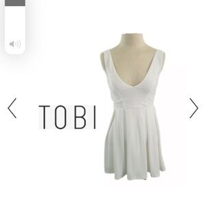 Toni white pleated mini dress EUC